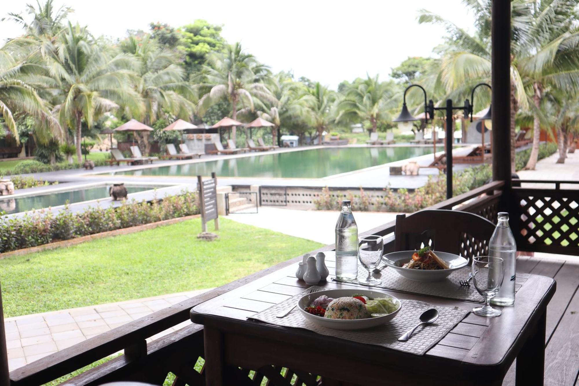 Royal River Kwai Resort And Spa Kanchanaburi City Exteriör bild